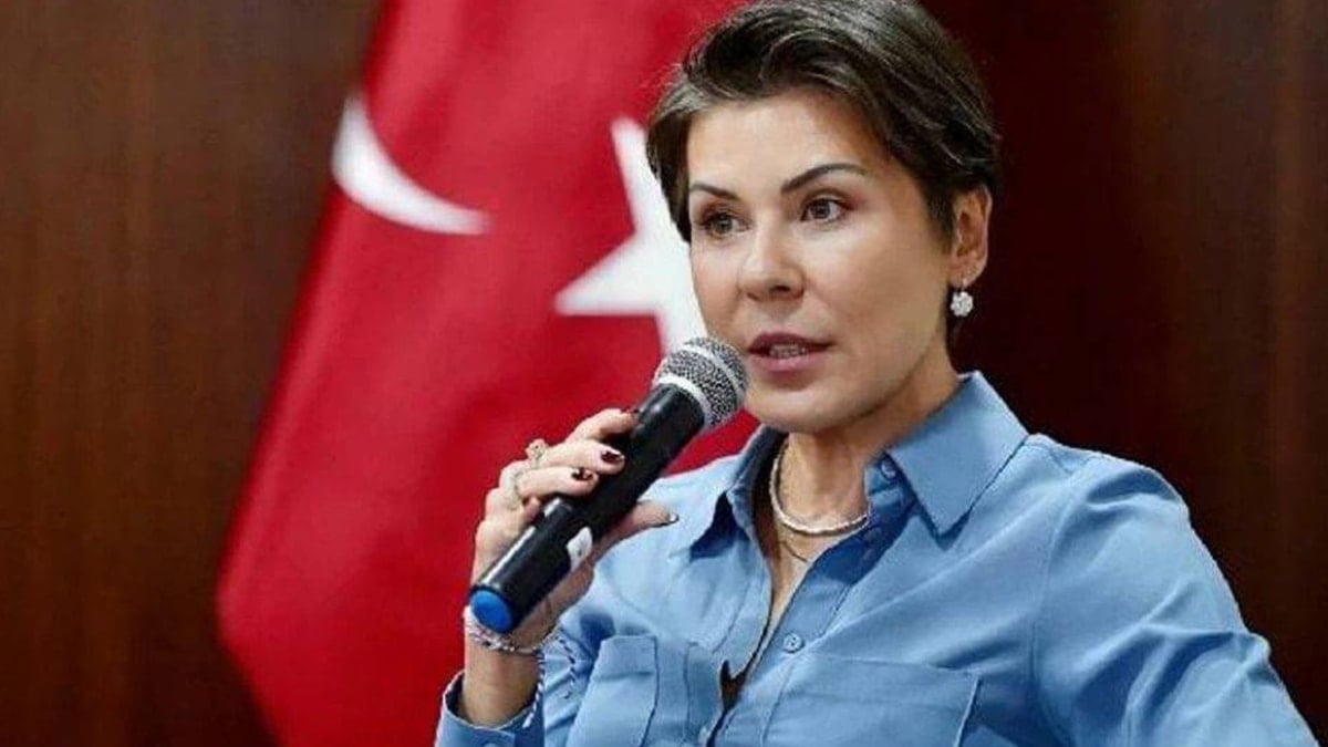 Kadın genel müdürü yerde yatırdılar Kadın genel müdürü yerde yatırdılar