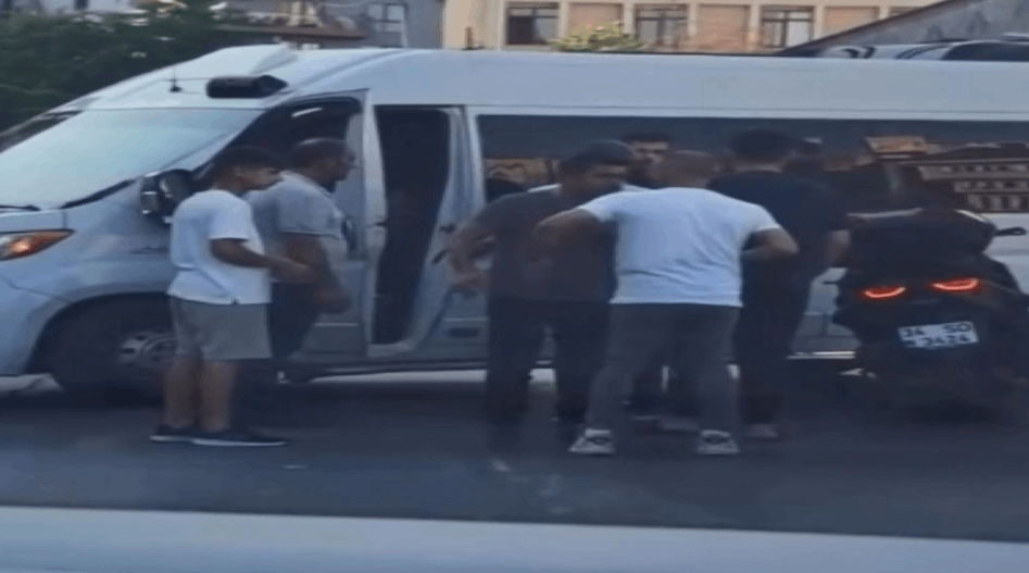Kağıthane’de yol kavgasında ‘fight başladı’ çıkışı Kağıthane’de yol kavgasında ‘fight başladı’ çıkışı