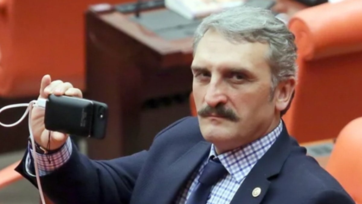 ‘Kanlı darbe’ paylaşımına soruşturma yok, göndermeli tweet var ‘Kanlı darbe’ paylaşımına soruşturma yok, göndermeli tweet var