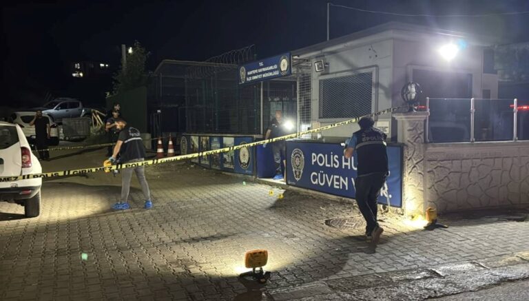 Karakol çıkışında silahlı saldırı: 2 yaralı Karakol çıkışında silahlı saldırı: 2 yaralı