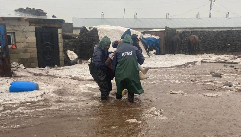 Kars’ı sel vurdu Kars’ı sel vurdu