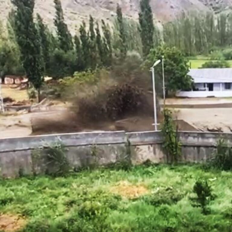 Kars’ta köyleri sel ve heyelan vurdu Kars’ta köyleri sel ve heyelan vurdu