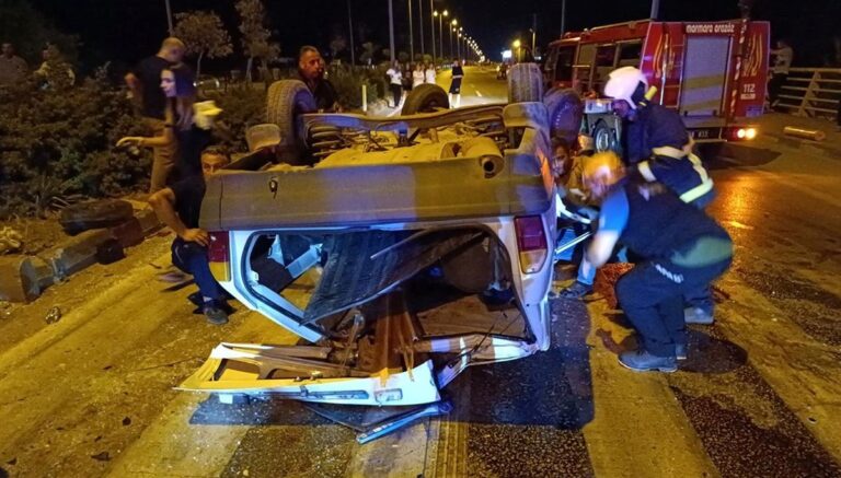 Kavşakta feci kaza: 2’si ağır 7 yaralı Kavşakta feci kaza: 2’si ağır 7 yaralı