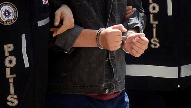 Kayseri’de yasa dışı silah operasyonu: 2 zanlı yakalandı Kayseri’de yasa dışı silah operasyonu: 2 zanlı yakalandı