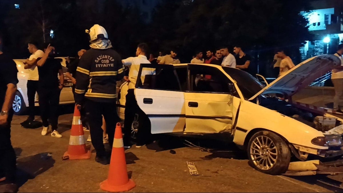 Kaza sonrası kavga: Ortalık savaş alanına döndü: Çok sayıda yaralı var Kaza sonrası kavga: Ortalık savaş alanına döndü: Çok sayıda yaralı var