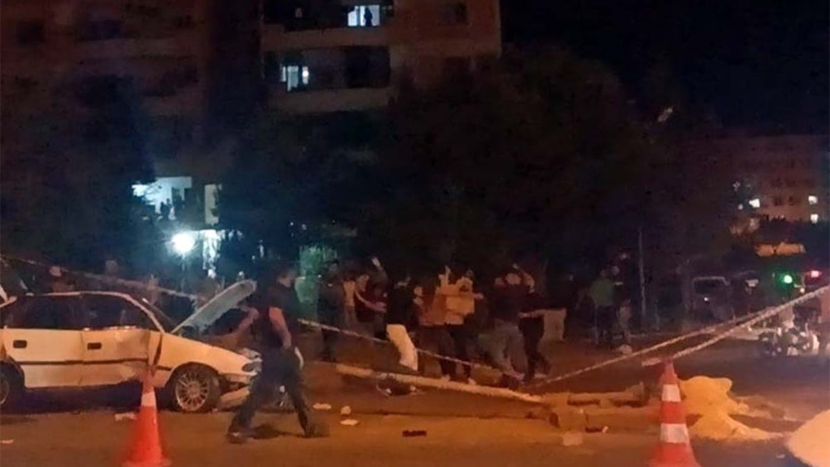 Kaza sonrası ortalık savaş alanına döndü! Çok sayıda yaralı ve gözaltı var Kaza sonrası ortalık savaş alanına döndü! Çok sayıda yaralı ve gözaltı var