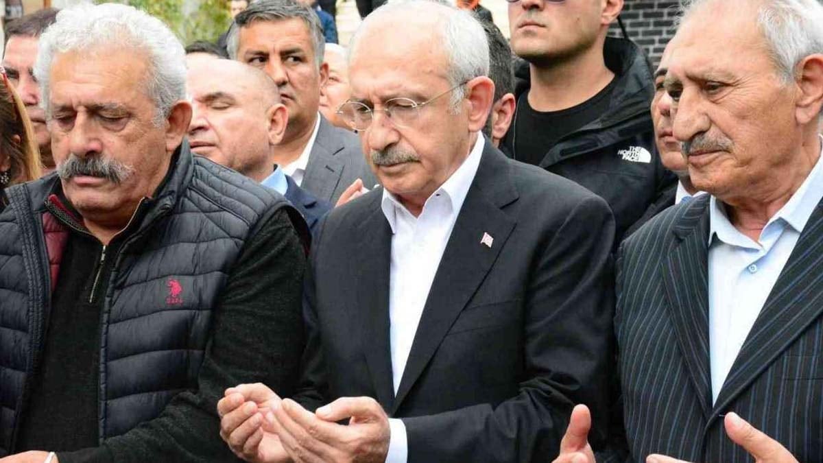 Kemal Kılıçdaroğlu’nun ikizi hayatını kaybetti Kemal Kılıçdaroğlu’nun ikizi hayatını kaybetti