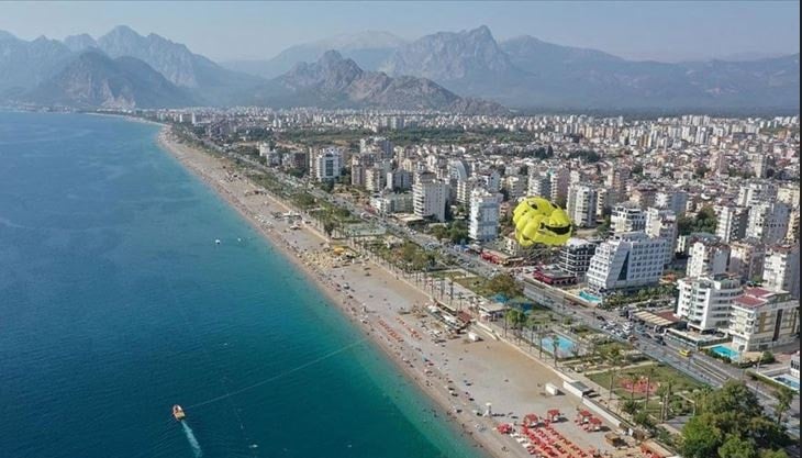Kızılay denize sıfır olan 4 katlı binasını satıyor! Fiyatı dudak uçuklattı Kızılay denize sıfır olan 4 katlı binasını satıyor! Fiyatı dudak uçuklattı