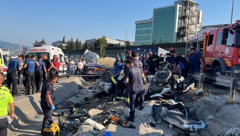 Kocaeli’de 5 kişinin öldüğü kazada TIR sürücüsü tutuklandı Kocaeli’de 5 kişinin öldüğü kazada TIR sürücüsü tutuklandı