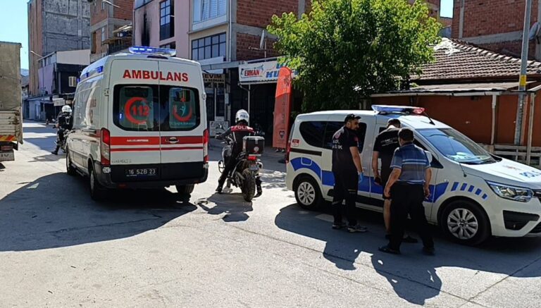 Kocasını önce bıçakladı, sonra hastaneye götürdü Kocasını önce bıçakladı, sonra hastaneye götürdü