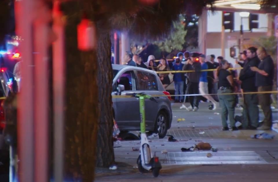 Los Angeles’ta araç kalabalığa daldı: 30 kişi yaralandı 10 kişinin durumu ağır Los Angeles’ta araç kalabalığa daldı: 30 kişi yaralandı 10 kişinin durumu ağır