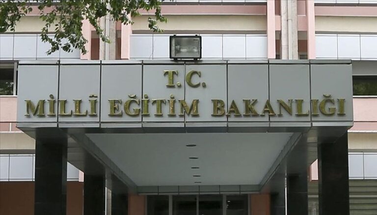 MEB Bilgi İşlem Genel Müdürü görevden alındı MEB Bilgi İşlem Genel Müdürü görevden alındı