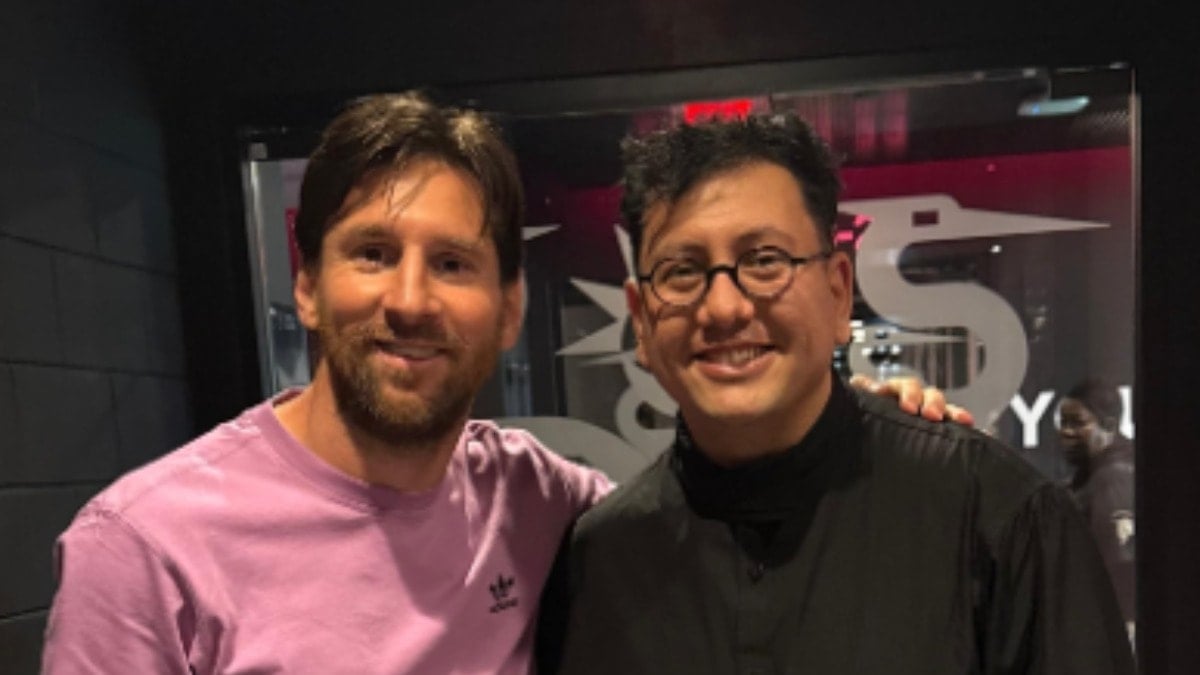 Messi’nin en sevdiği golü 1 milyon 865 bin dolara satıldı Messi’nin en sevdiği golü 1 milyon 865 bin dolara satıldı