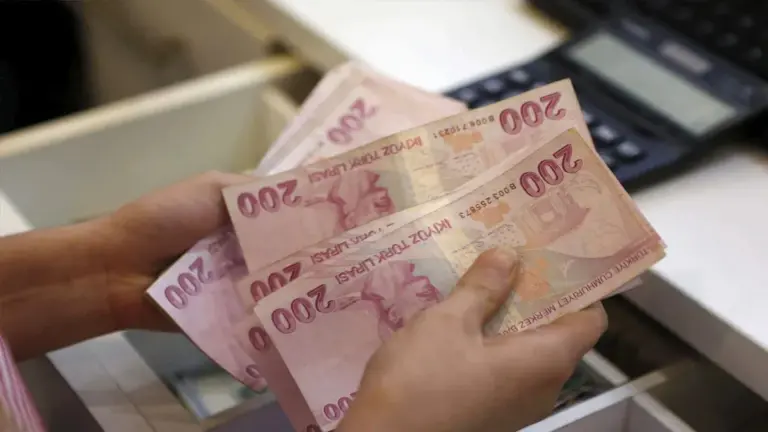Mevduat faizlerinde büyük değişim: Bankalar yeni oranları tek tek açıkladı Mevduat faizlerinde büyük değişim: Bankalar yeni oranları tek tek açıkladı