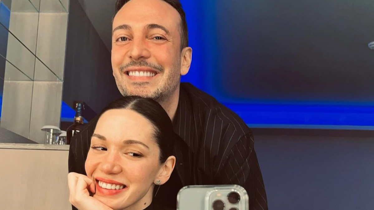 Oğuzhan Koç ile sevgilisi Hazal Subaşı ‘Komşuda’ aşka geldi Oğuzhan Koç ile sevgilisi Hazal Subaşı ‘Komşuda’ aşka geldi