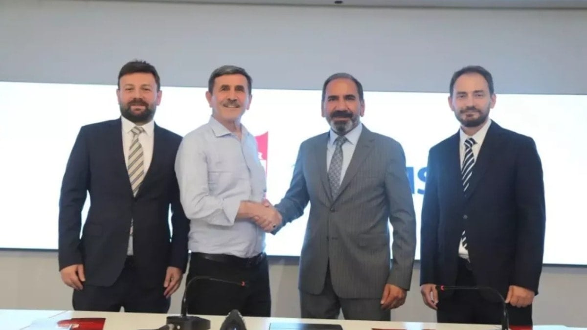 Operasyonda dikkat çeken isim: Hayrettin Mermer… Hem Parti kurucusu hem takım sponsoru Operasyonda dikkat çeken isim: Hayrettin Mermer… Hem Parti kurucusu hem takım sponsoru