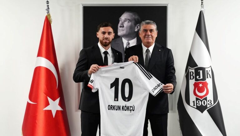 Orkun Kökçü resmen Beşiktaş’ta: 20 bin taraftarın önünde sözleşme imzaladı Orkun Kökçü resmen Beşiktaş’ta: 20 bin taraftarın önünde sözleşme imzaladı