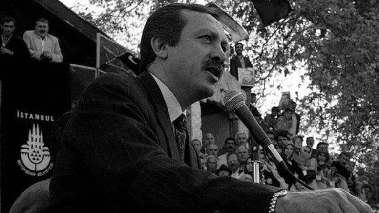 Orman yangınlarıyla ilgili sorumluluğu belediyelere atan Erdoğan’ın 1998’deki sözleri ortaya çıktı Orman yangınlarıyla ilgili sorumluluğu belediyelere atan Erdoğan’ın 1998’deki sözleri ortaya çıktı