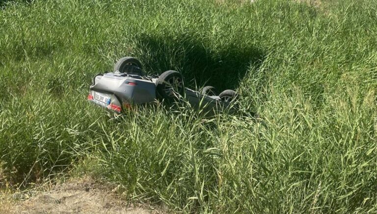 Otomobil takla attı: Aynı aileden 5 kişi yaralandı Otomobil takla attı: Aynı aileden 5 kişi yaralandı