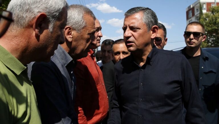 Özel: “Bu sürece Meclis’te en olumlu katkıyı vermek istiyoruz” Özel: “Bu sürece Meclis’te en olumlu katkıyı vermek istiyoruz”