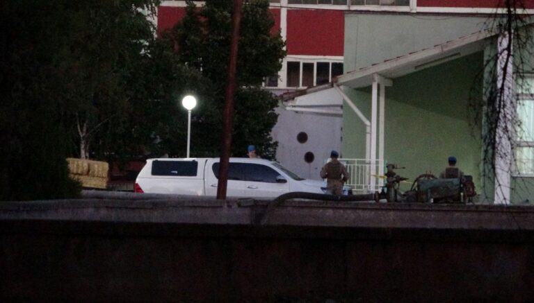 Özel güvenlik görevlileri arasında silahlı kavga: 2 yaralı Özel güvenlik görevlileri arasında silahlı kavga: 2 yaralı