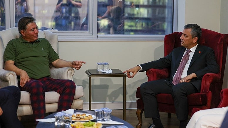 Özgür Özel, Murat Emir’i hastanede ziyaret etti Özgür Özel, Murat Emir’i hastanede ziyaret etti