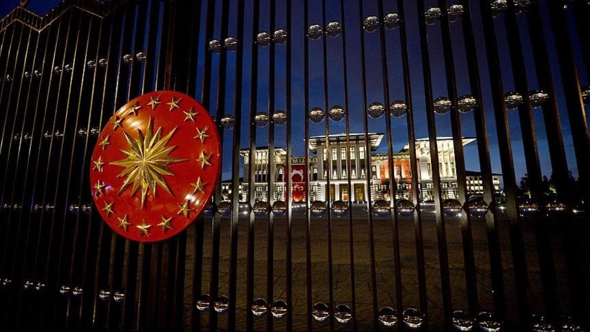 Özgür Özel yalanlamıştı… Saray’ın gözdesi ‘İmamoğlu’ iddiasından vazgeçmedi Özgür Özel yalanlamıştı… Saray’ın gözdesi ‘İmamoğlu’ iddiasından vazgeçmedi