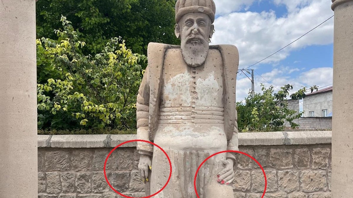 Pes artık dedirten görüntü! Mimar Sinan heykelinin parmaklarına ‘oje’ sürdüler Pes artık dedirten görüntü! Mimar Sinan heykelinin parmaklarına ‘oje’ sürdüler