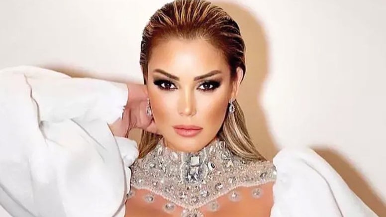 Petek Dinçöz photoshopu abarttı, Jennifer Lopez’e benzetildi Petek Dinçöz photoshopu abarttı, Jennifer Lopez’e benzetildi