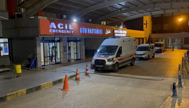 Polis ekibine silahlı saldırı: 4 yaralı Polis ekibine silahlı saldırı: 4 yaralı