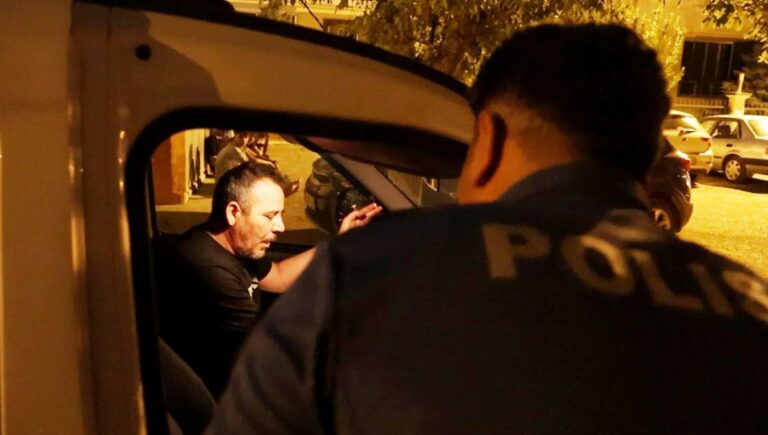 Polisten kaçan ehliyetsiz sürücü 3. kez alkolü yakalandı Polisten kaçan ehliyetsiz sürücü 3. kez alkolü yakalandı