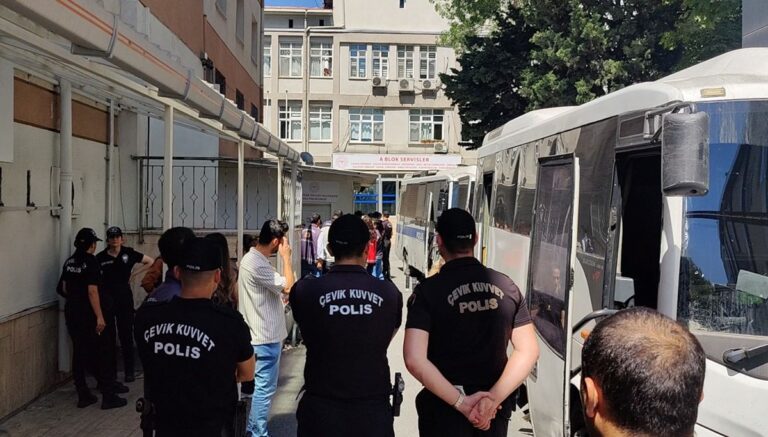 Saraçhane protestolarında gözaltına alınan 13 kişi tutuklandı Saraçhane protestolarında gözaltına alınan 13 kişi tutuklandı