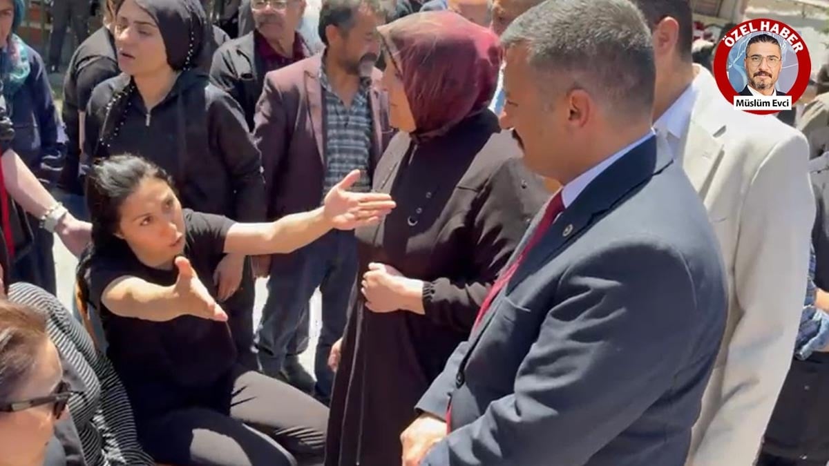 Şehidin cenaze töreninde şehit ablası isyan etti: ‘Burada AK Partili kimseyi istemiyorum!’ Şehidin cenaze töreninde şehit ablası isyan etti: ‘Burada AK Partili kimseyi istemiyorum!’