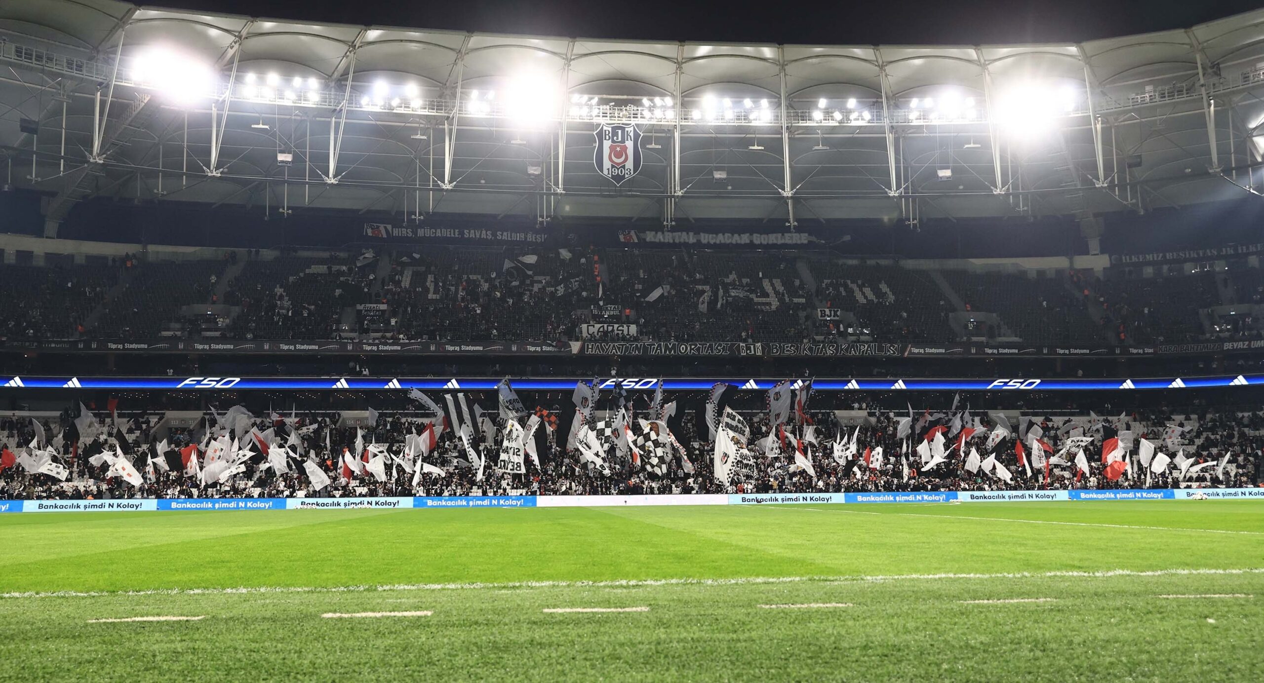 Sezonun ilk resmi maçında protesto Sezonun ilk resmi maçında protesto