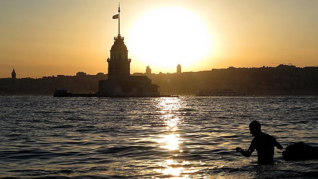 Sıcaklıklar 12 derece birden yükselecek! İstanbul 35 dereceyle kavrulacak Sıcaklıklar 12 derece birden yükselecek! İstanbul 35 dereceyle kavrulacak