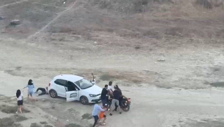 Silahlı evlenme teklifi karakolda bitti Silahlı evlenme teklifi karakolda bitti