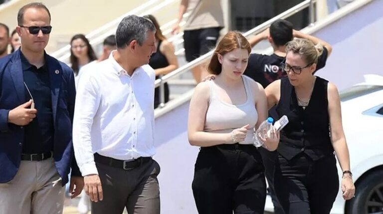 Sınav sonucunu Özgür Özel açıkladı: Nehir Zeyrek babasını gururlandırdı Sınav sonucunu Özgür Özel açıkladı: Nehir Zeyrek babasını gururlandırdı