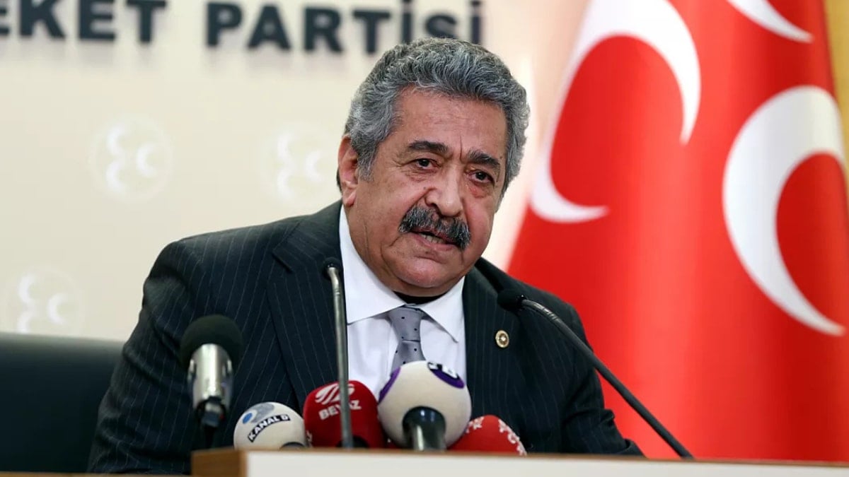 Sosyal medya yıkıldı! MHP’nin kilit isminin masasında Öcalan kitabı Sosyal medya yıkıldı! MHP’nin kilit isminin masasında Öcalan kitabı