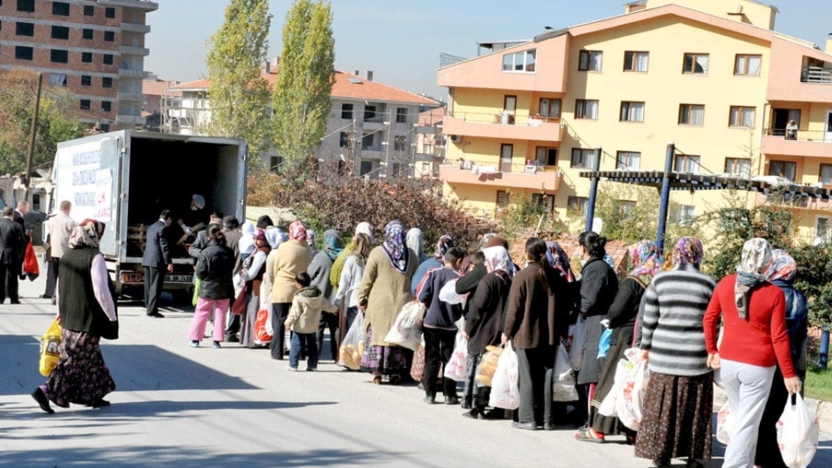 Sosyal yardıma ‘bir simit’ kadar zam Sosyal yardıma ‘bir simit’ kadar zam