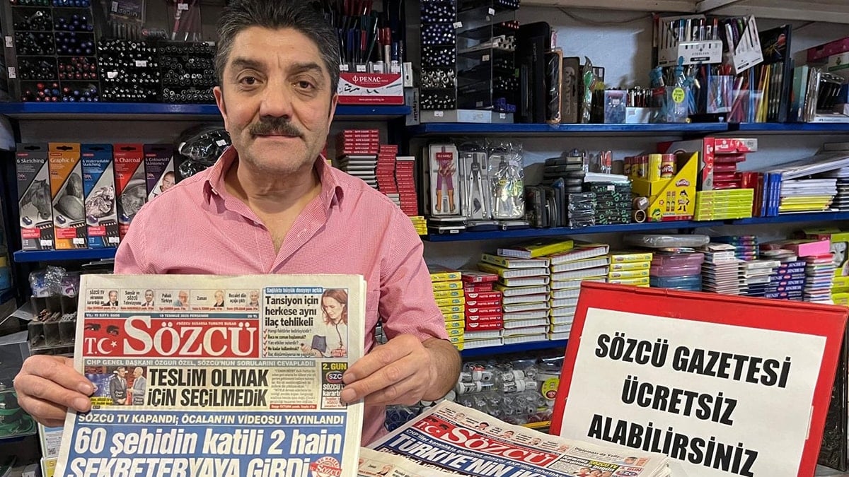 SÖZCÜ TV’ye destek için her gün 30 gazete dağıtıyor SÖZCÜ TV’ye destek için her gün 30 gazete dağıtıyor