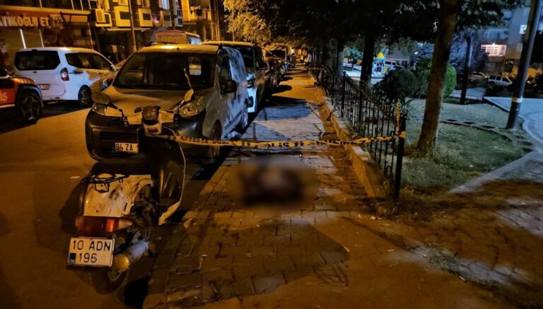 Sultangazi’de bıçaklı saldırıya uğrayan genç hayatını kaybetti Sultangazi’de bıçaklı saldırıya uğrayan genç hayatını kaybetti