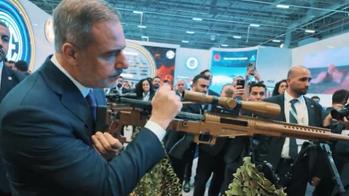 Suriye’ye harekat sinyali veren Bakan Fidan’dan olay görüntü Suriye’ye harekat sinyali veren Bakan Fidan’dan olay görüntü