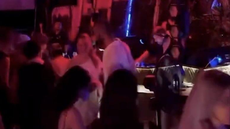 Survivor’daki gizli aşk skandalı belgelendi! Yurt dışında görüntülendiler Survivor’daki gizli aşk skandalı belgelendi! Yurt dışında görüntülendiler