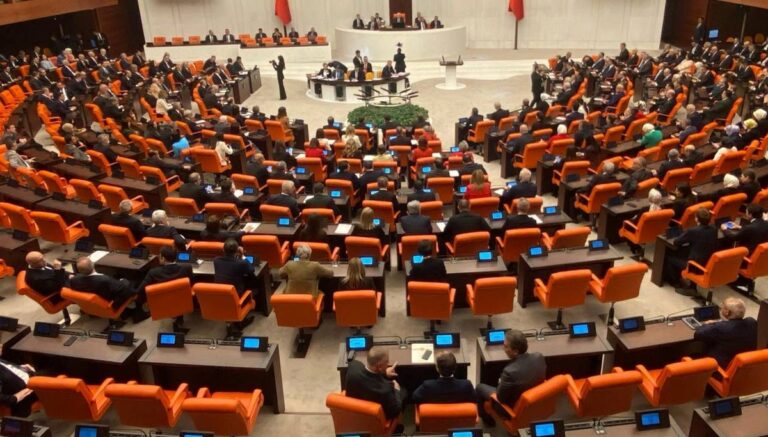 TBMM’de Terörsüz Türkiye komisyonu: Kararlar için salt çoğunluk aranacak TBMM’de Terörsüz Türkiye komisyonu: Kararlar için salt çoğunluk aranacak