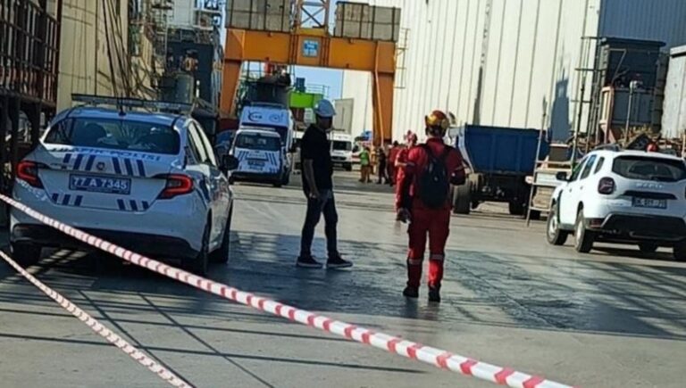 Tersanede üzerine vinç düşen işçi öldü Tersanede üzerine vinç düşen işçi öldü