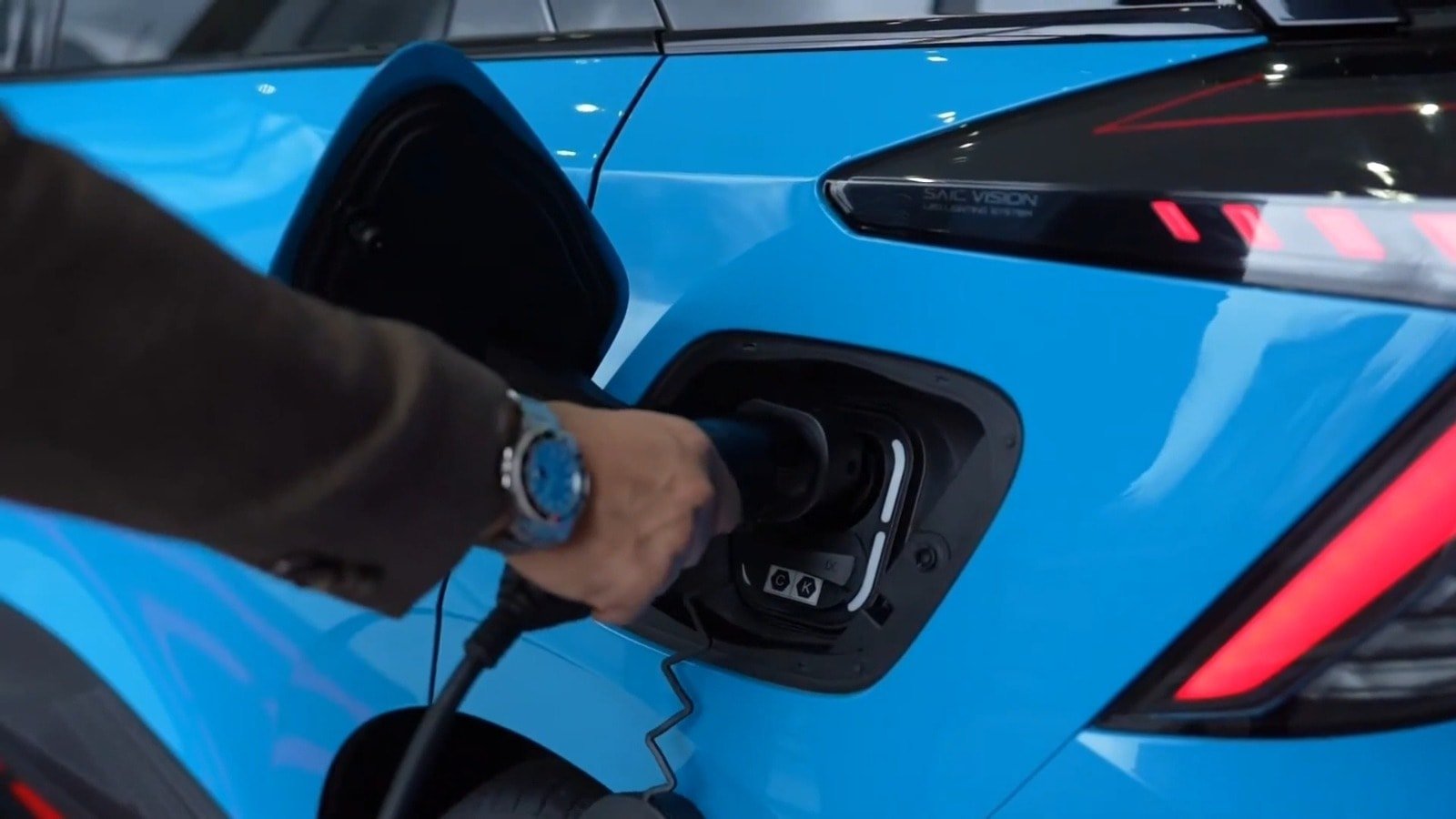 Tesla, Türkiye’de 10 şehirde 80 noktada şarj istasyonları kuracak Tesla, Türkiye’de 10 şehirde 80 noktada şarj istasyonları kuracak