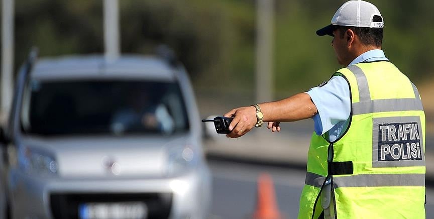 Trafiği tehlikeye düşüren sürücülere 105 bin 863 lira ceza verildi Trafiği tehlikeye düşüren sürücülere 105 bin 863 lira ceza verildi