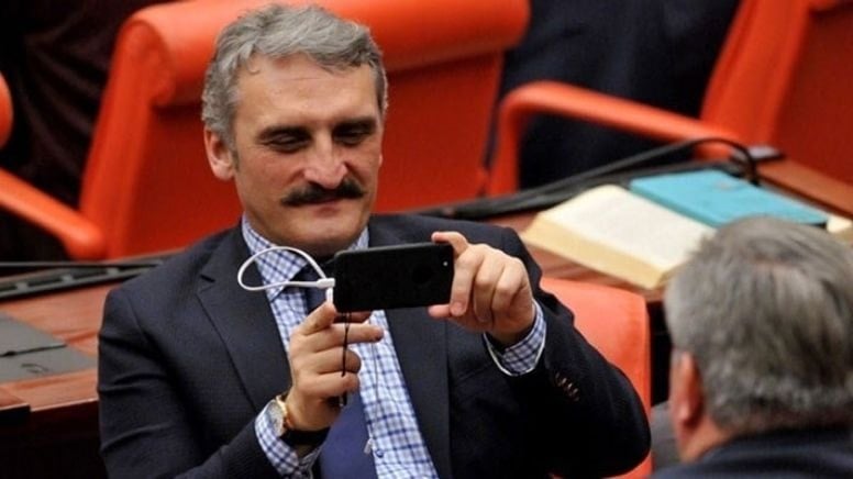 Türkiye Cumhuriyeti’nden maaş alan AKP’nin ‘Yeliz’i ‘kanlı 1923 darbesi’ dedi Türkiye Cumhuriyeti’nden maaş alan AKP’nin ‘Yeliz’i ‘kanlı 1923 darbesi’ dedi