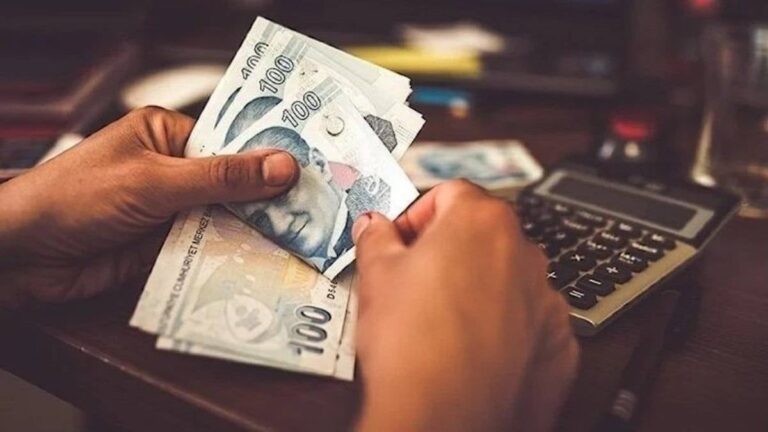 Üç gün içinde değiştirmeyen yandı: 15 TL’den 7 bin 438 liraya çıkacak Üç gün içinde değiştirmeyen yandı: 15 TL’den 7 bin 438 liraya çıkacak