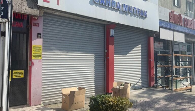 Ümraniye’de iş yerine el bombalı saldırı Ümraniye’de iş yerine el bombalı saldırı